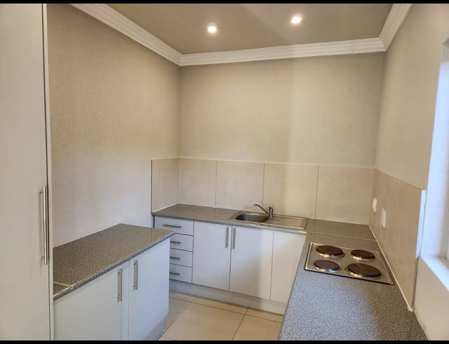 2 BEDROOM FLAT TO LET IN WENDYWOOD